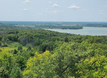 wisconsin/kettle-moraine-state-forest/landmark/kettle-moraine-state-forest-pike-lake-unit-day-use-area