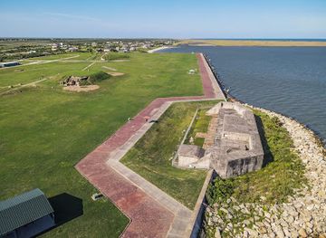 texas/galveston/landmark/fort-travis-park
