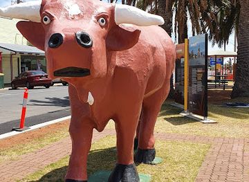 australia/mallee/landmark/big-mallee-bull-statue