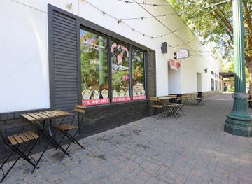 california/turlock/landmark/house-of-random