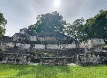 guatemala/flores/landmark/central-acropolis