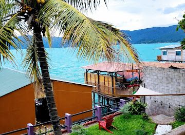 el-salvador/lake-coatepeque/landmark/captain-morgan-hostel