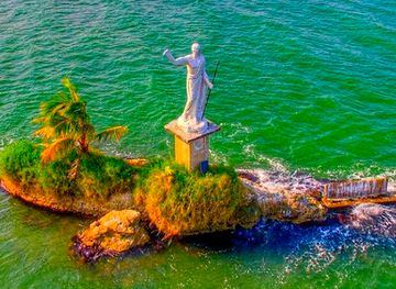 el-salvador/western-region/landmark/estatua-el-salvador-del-mundo