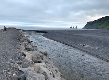 iceland/vik/landmark/voyage-vik-voyages-friendship-statue