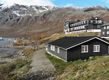 norway/jotunheimen-national-park/landmark/gjendesheim-dnt-cabin