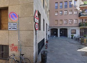 italy/milan/landmark/rovine-delle-mura-del-circo-romano