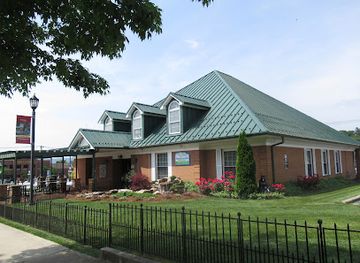 north-carolina/hendersonville/landmark/visit-hendersonville