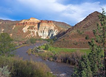 oregon/john-day-river-basin/landmark/cathedral-rock-john-day-fossil-beds-national-monument