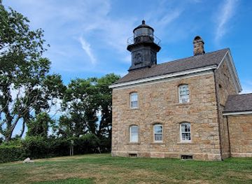 new-york/long-island/landmark/old-field-point-lighthouse