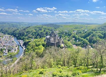 luxembourg/vianden/landmark/vianden-route-de-diekirch