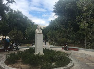 greece/heraklion/lions-square/landmark/statue-of-el-greco