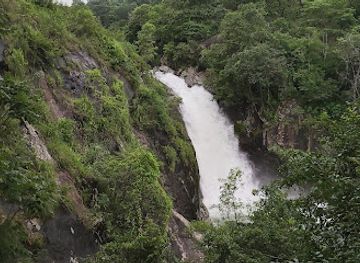 malawi/central-region/landmark/likhubula-falls-dziwe-la-nkhalamba