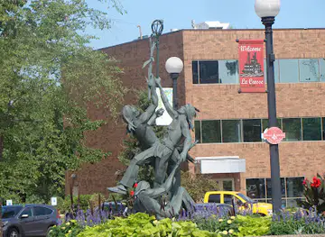 Ho-Chunk La Crosse Players Statue