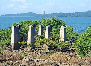 panama/pearl-islands/landmark/flamenco-island