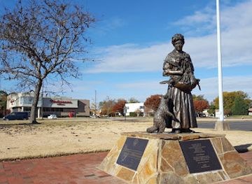 virginia/virginia-beach/landmark/grace-sherwood-statue