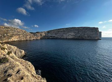malta/northern-district/landmark/fungus-rock
