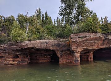 wisconsin/apostle-islands-national-lakeshore/landmark/raspberry-island-lighthouse