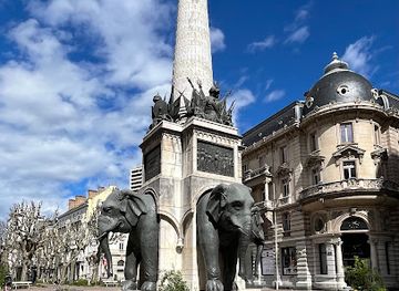 france/rhone-alpes/landmark/la-fontaine-des-elephants
