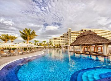 mexico/acapulco/acapulco-dorado/landmark/palacio-mundo-imperial