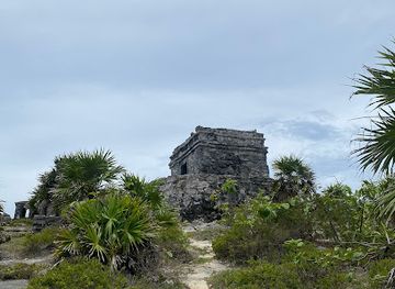 mexico/tulum/landmark/platforma-funeraria