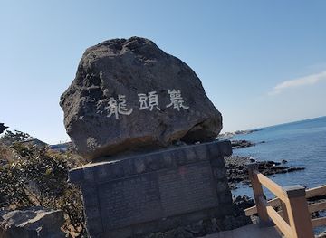 south-korea/jeju-island/landmark/yongyeon-pond