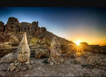 turkiye/mount-nemrut/landmark/gece-ve-gunduz-nikah-masasi-nemrut-dagi-adiyaman