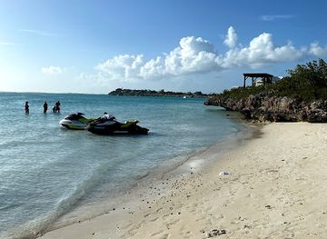 turks-and-caicos-islands/west-caicos/landmark/sapodilla-bay-beach