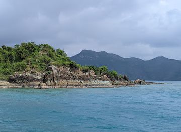 australia/whitsunday-islands/landmark/black-island