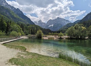 slovenia/kranjska-gora/landmark/lake-jasna