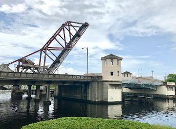 florida/tampa-bay-area/landmark/old-steel-railroad-bridge