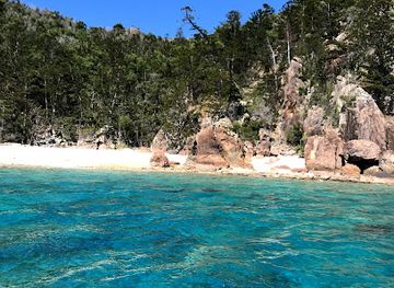 australia/whitsunday-islands/landmark/hook-island