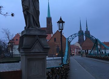 poland/wroclaw/ostrow-tumski/landmark/krasnal-latarnik-gazus