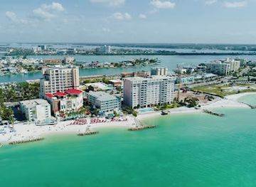 florida/clearwater-beach/landmark/winter-the-dolphin-s-beach-club-ascend-hotel-collection