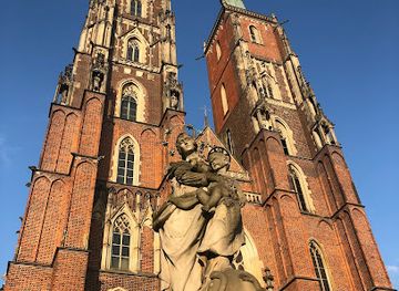 poland/wroclaw/ostrow-tumski/landmark/statua-matki-bozej-na-ostrowie-tumskim