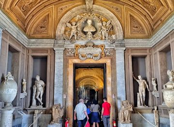 vatican-city/vatican-pinacoteca/landmark/galleria-dei-candelabri