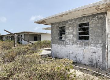 turks-and-caicos-islands/south-caicos/landmark/south-caicos-u-s-coast-guard-loran-station-ruins