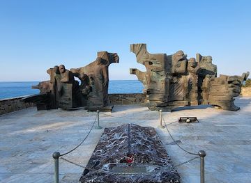 cyprus/kyrenia/landmark/karaoglanoglu-cemetary