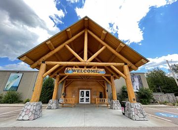 minnesota/ely/landmark/north-american-bear-center