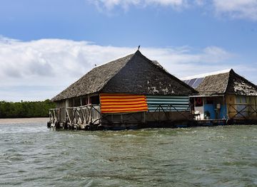 kenya/lamu-island/landmark/floating-bar-restaurant-lamu