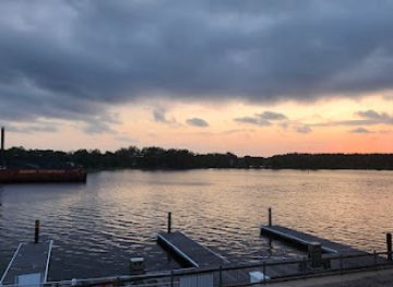 virginia/chesapeake/landmark/amber-lantern-restaurant