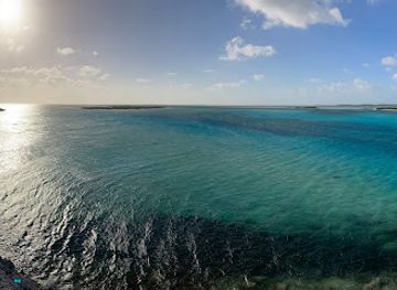 turks-and-caicos-islands/west-caicos/landmark/south-caicos-u-s-coast-guard-loran-station-ruins