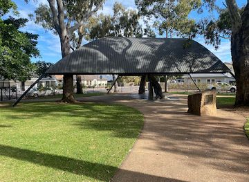 australia/north-east-south-australia/landmark/old-gum-tree-reserve