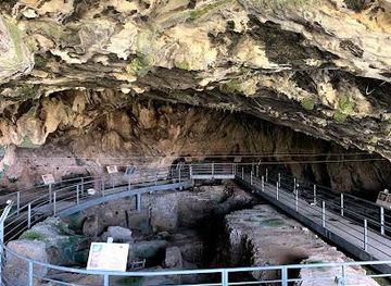 greece/meteora/landmark/theopetra-cave