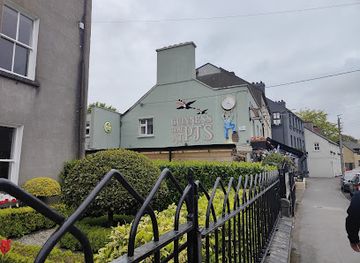 ireland/salthill/landmark/p-j-flaherty-s