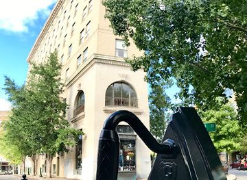 north-carolina/asheville/downtown-asheville/landmark/asheville-iron-sculpture
