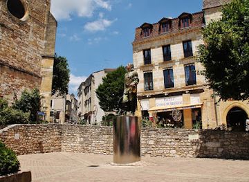 france/aquitaine-coast/landmark/statue-cyrano-de-bergerac