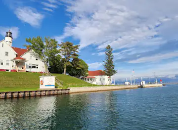 Sturgeon Bay Ship Canal Pierhead Lighthouse