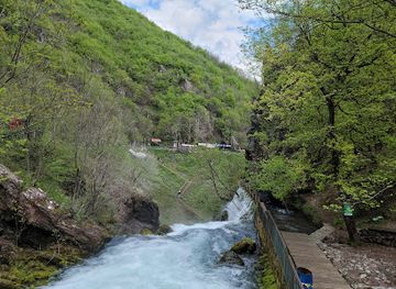 kosovo/peja/landmark/white-drin-waterfall