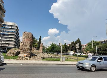 greece/thessaloniki/navarinou-square/landmark/east-byzantine-walls-of-thessaloniki