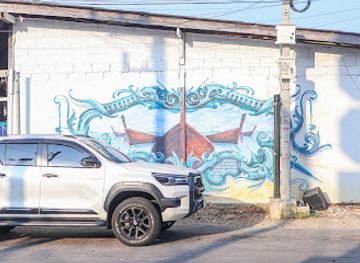 thailand/krabi-province/landmark/krabi-street-art-krabi-hua-thong-boat